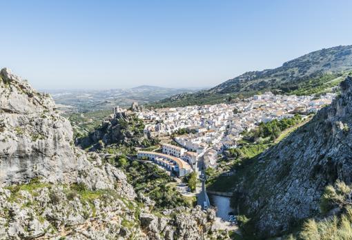 Vista del pueblo de Zuheros