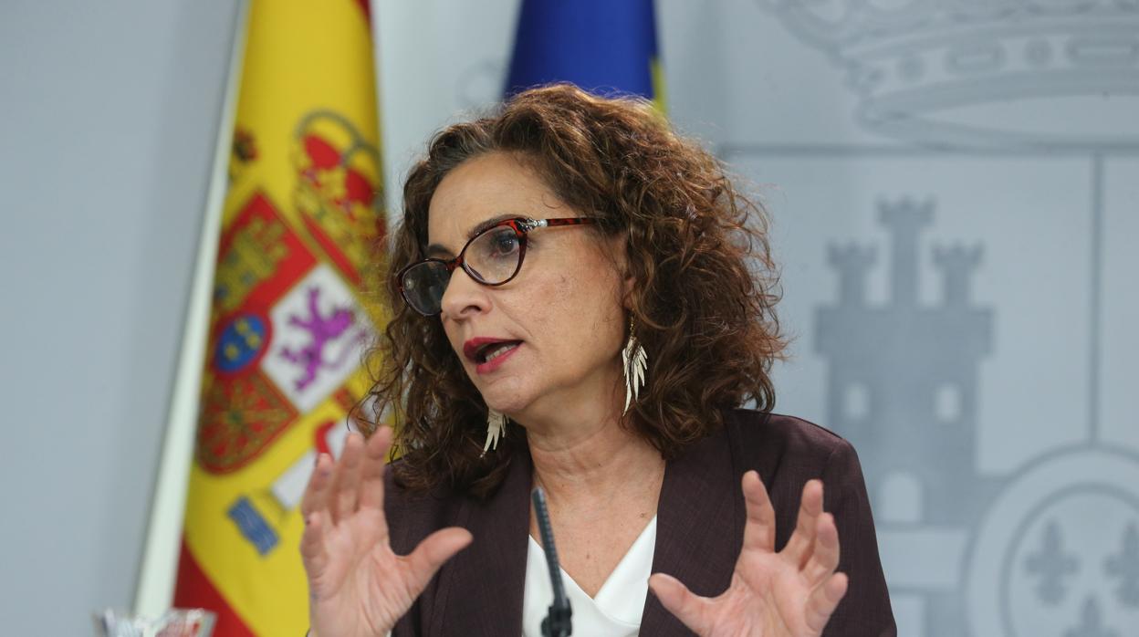 La ministra de Hacienda, María Jesús Montero, en su primera rueda de prensa como portavozdel Gobierno