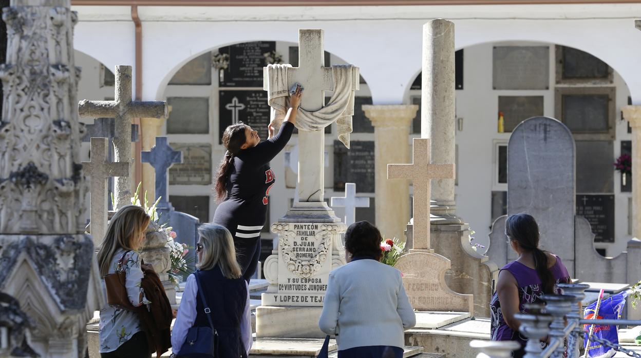 Panteones en el cementerio de San Rafael en Córdoba