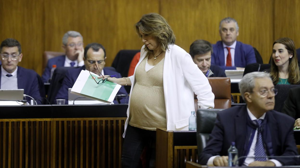 Susana Díaz durante el pleno celebrado en el Parlamento