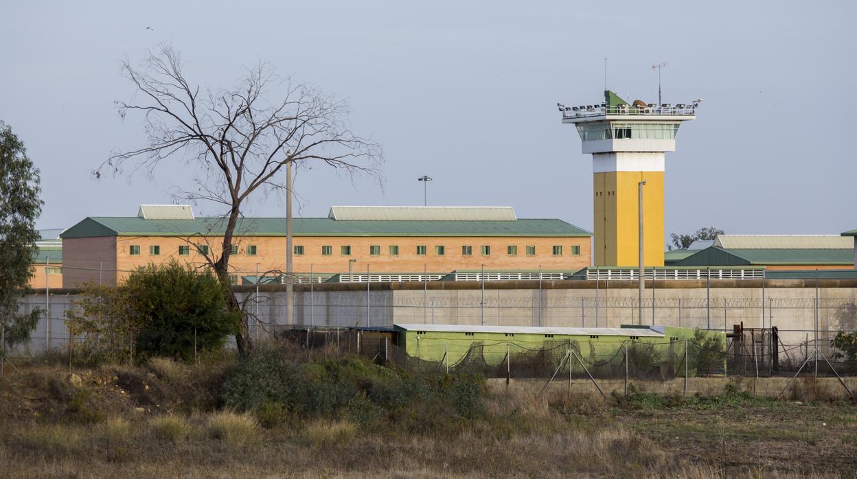 Vista exterior del centro penitenciario de Huelva