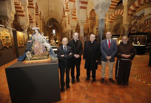 Los organizadores de la cita, con el presidente del Cabildo y el vicario general