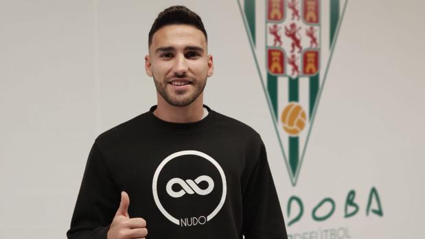 Alfonso Serrano en la presentación de Robles y Willy: «Vendrán dos delanteros y un mediocentro más»