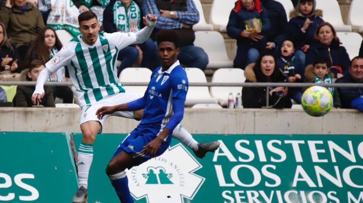 Zelu en el partido ante el Marbella