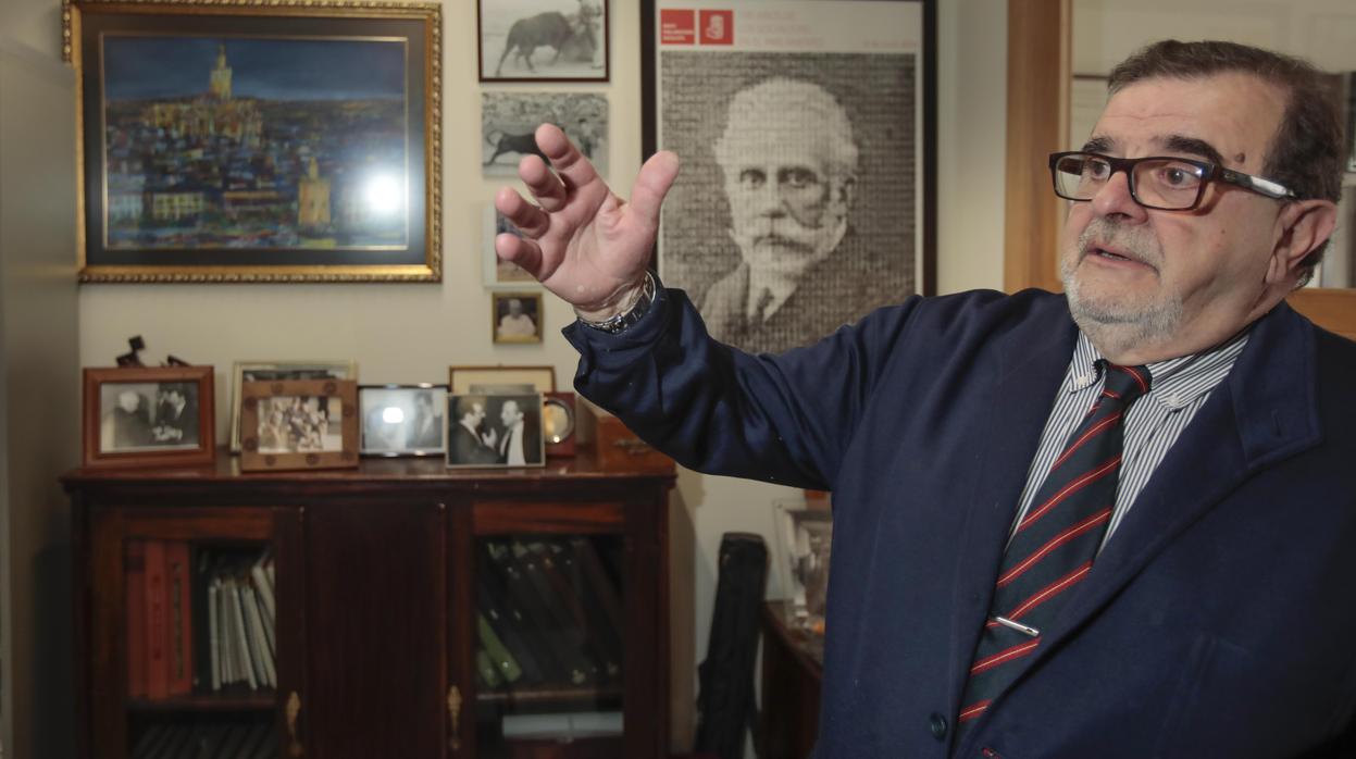 El expresidente andaluz y exdirigente socialista José Rodríguez de la Borbolla en su despacho