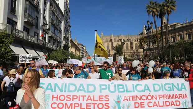 Spiriman reúne a miles de manifestantes en Sevilla contra la «pésima gestión sanitaria» y «chiringuitos»