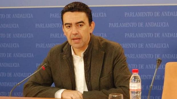 Mario Jiménez contradice a Susana Díaz y se alinea con quienes se abstuvieron ante Rajoy