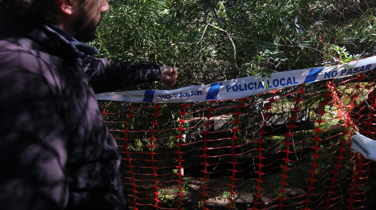 Uno de los pozos sellados en la sierra