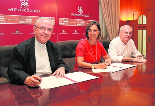 Firma del acuerdo para cooperar en la visita nocturna a la Mezquita-Catedral