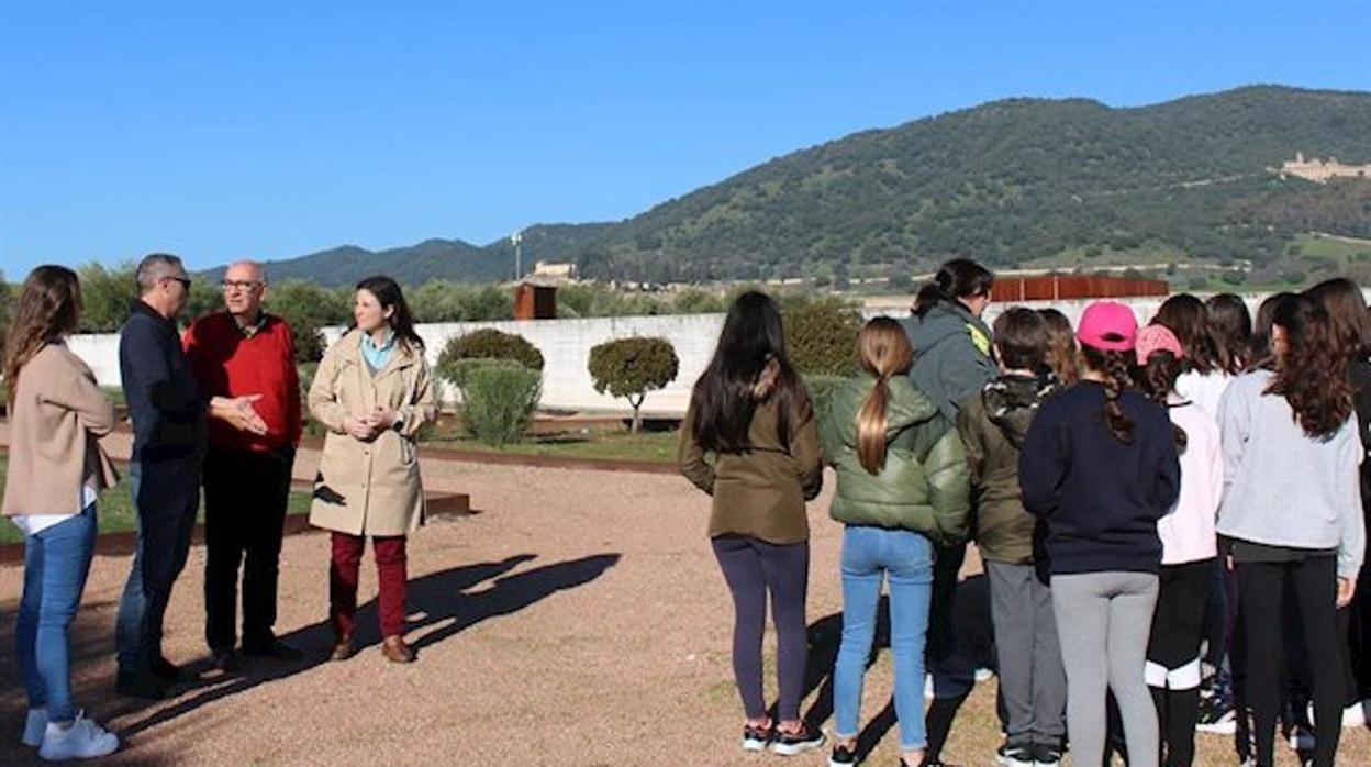 Un centro educativo durante la visita al conjunto arqueológico