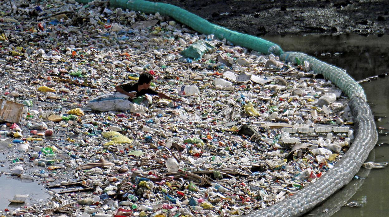 Restos de basura en un país en desarrollo