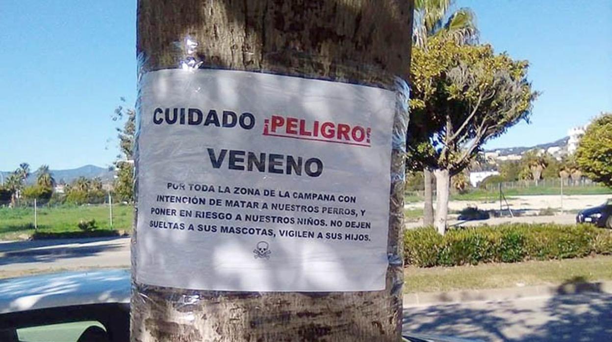 Uno de los carteles puestos por particulares avisando del peligro