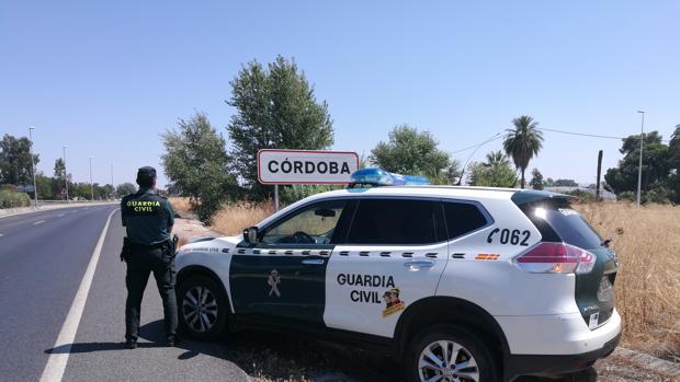 Un guardia civil fuera de servicio detiene a un ladrón que estaba trepando por una fachada en Córdoba