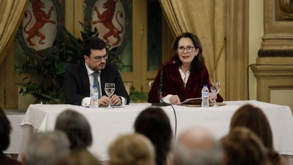 Gloria Lora: «Los primeros canónigos de la Catedral de Córdoba practicaron la caridad con largueza»