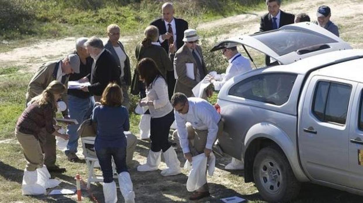 Delegación de EEUU en la zona contaminada de Palomares