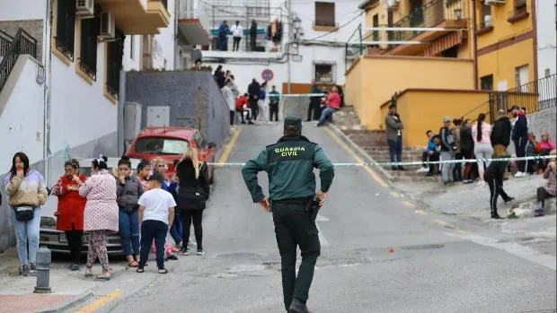 Queman las casas vacías del detenido por homicidio en Pinos Puente y de su hermana