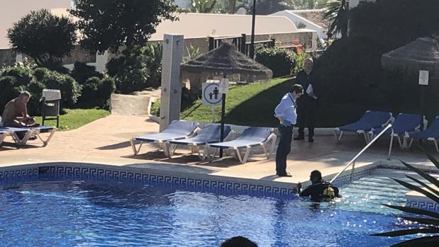 Vuelven a revisar la piscina de Mijas donde murieron un padre y sus dos hijos la pasada Navidad