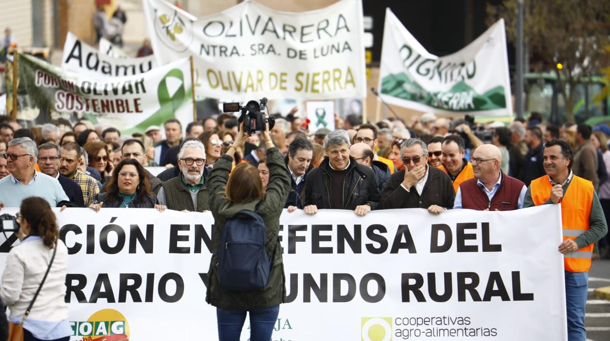 Imagen de la cabecera de la manifestación que se celebra en Adamuz