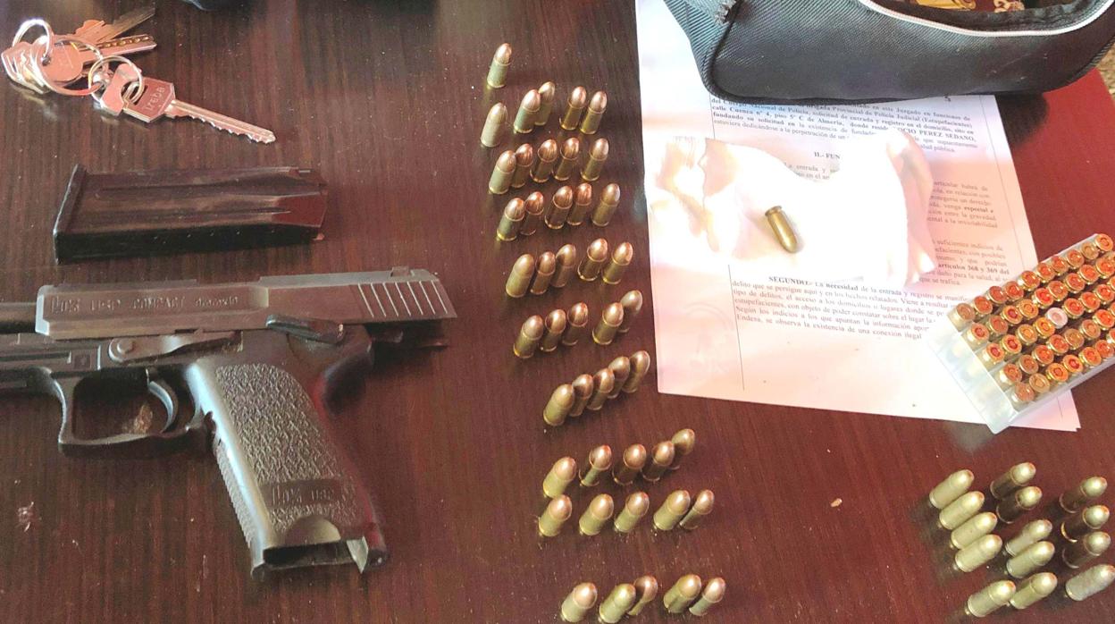 La Policía Nacional localizó el arma y encontró 117 cartuchos del mismo calibre