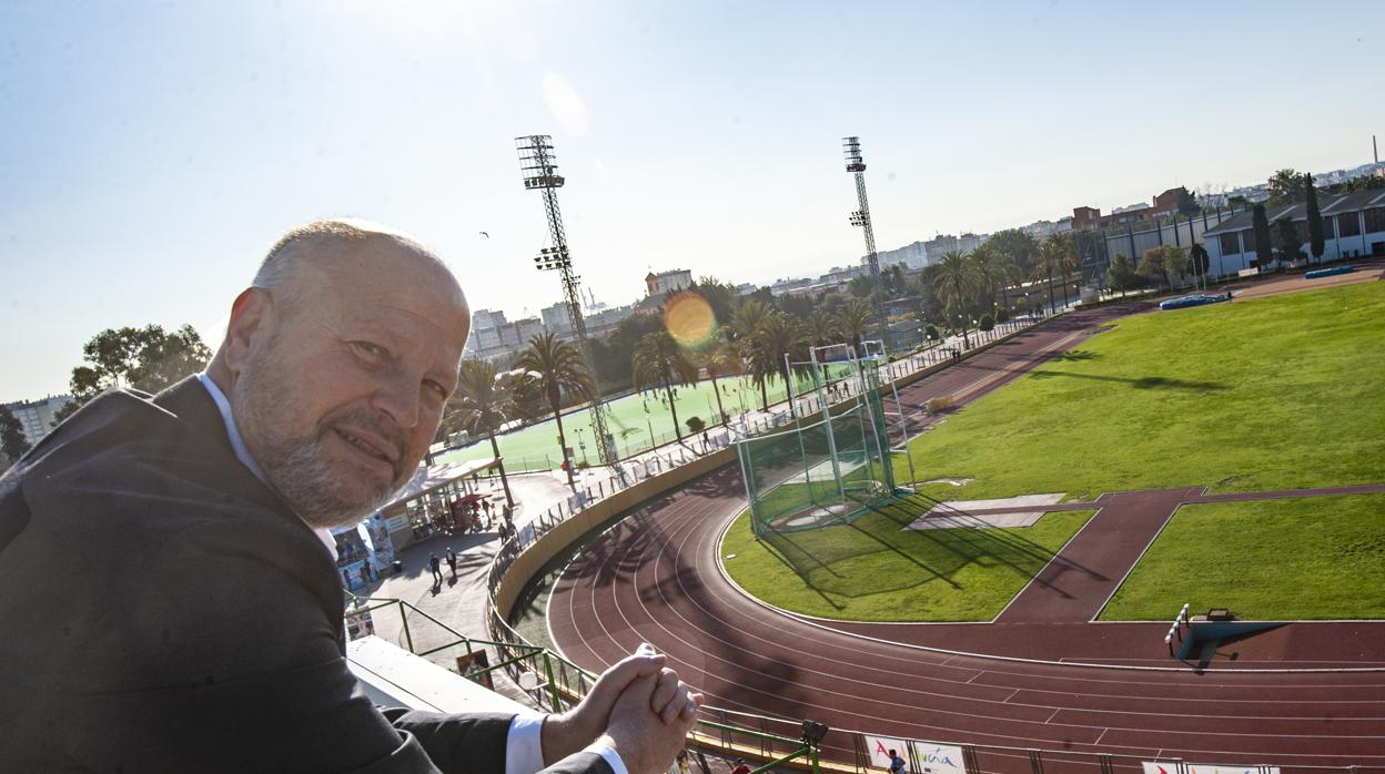 Imbroda, en las pistas de atletismo de Carranque en Málaga