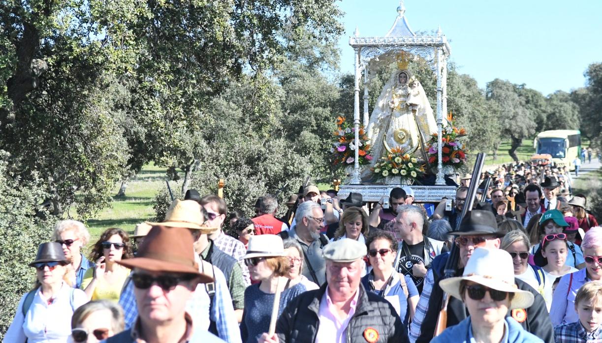 Romeros acompañando a la Virgen de Luna en su regreso a Pozoblanco