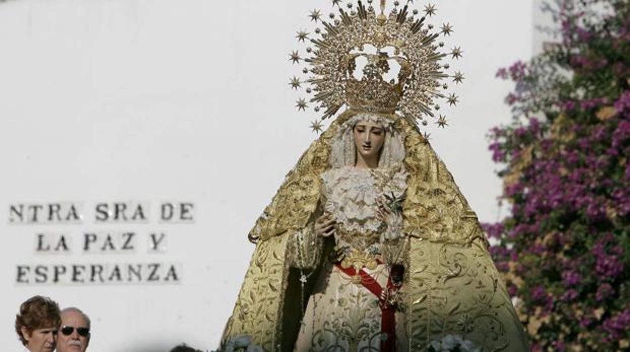 María Santísima de la Paz y Esperanza, a quién está dedicada el reportaje central de la revista