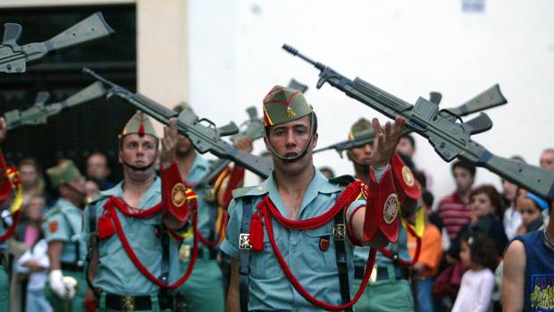 ¿Desde cuándo desfilan los legionarios con el Señor de la Caridad de Córdoba?