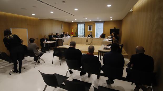 Juicio por los cursos de formación en Córdoba | La incomparecencia de un acusado aplaza el inicio