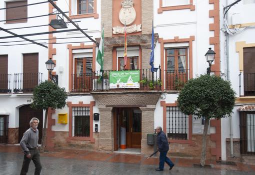 Fachada del Ayuntamiento de El Burgo, en Málaga