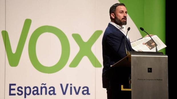 Abascal elige a tres andaluzas en su equipo para luchar con él por la dirección de Vox