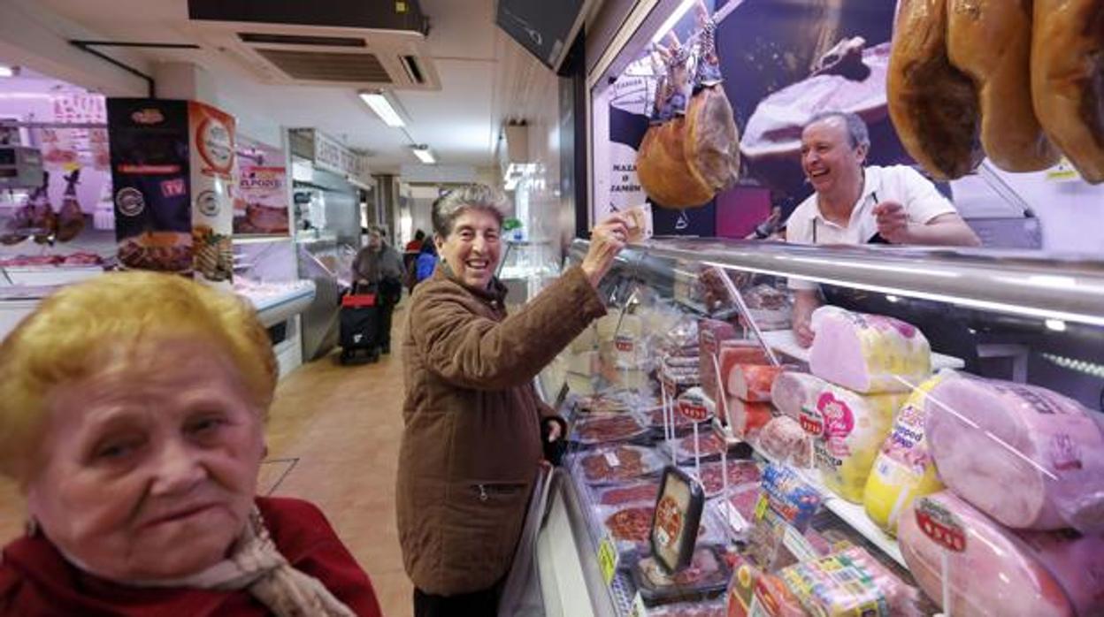 Imagen de un puesto del mercado municipal de la zona Sur de Córdoba