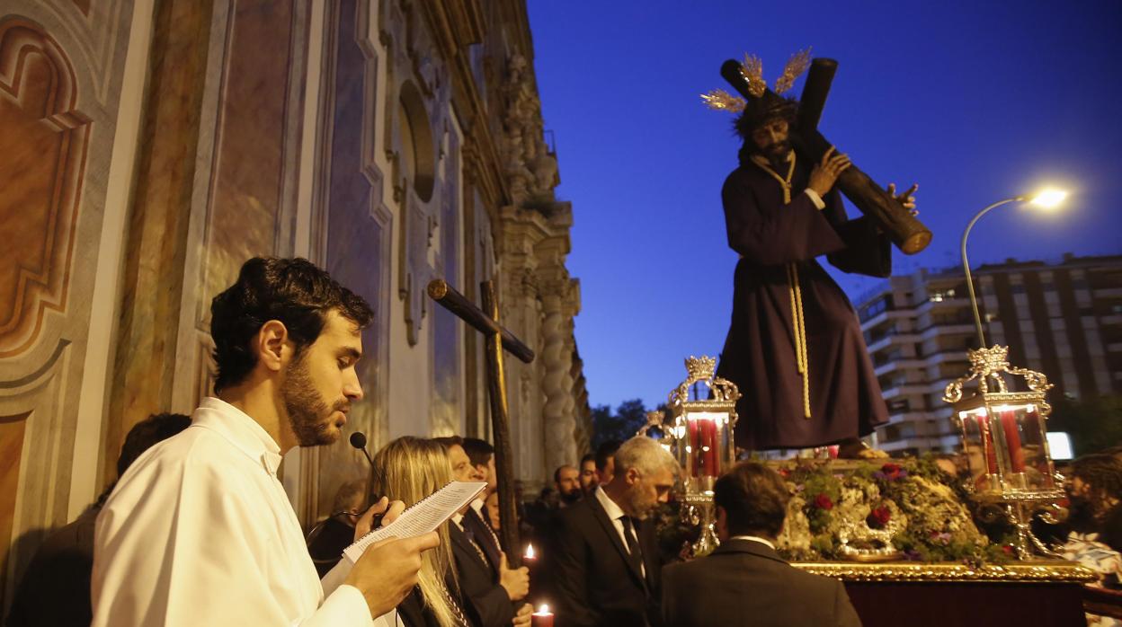 Vía Crucis del Señor del Soberano Poder en 2019, poco después de salir de la iglesia de la Merced de Córdoba