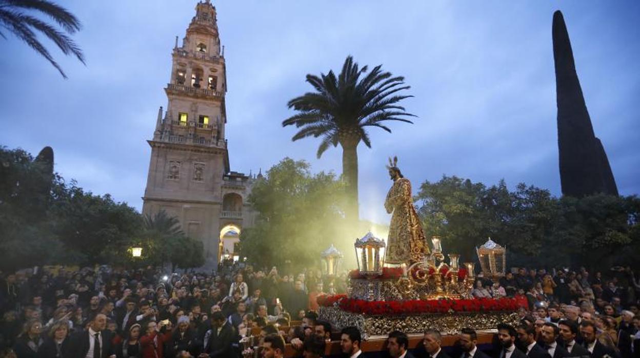 El Señor de la Sentencia llegando a la Catedral de Córdoba en el Vía Crucis