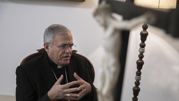 Demetrio Fernández, obispo de Córdoba: «El Papa Francisco admira nuestra religiosidad popular»