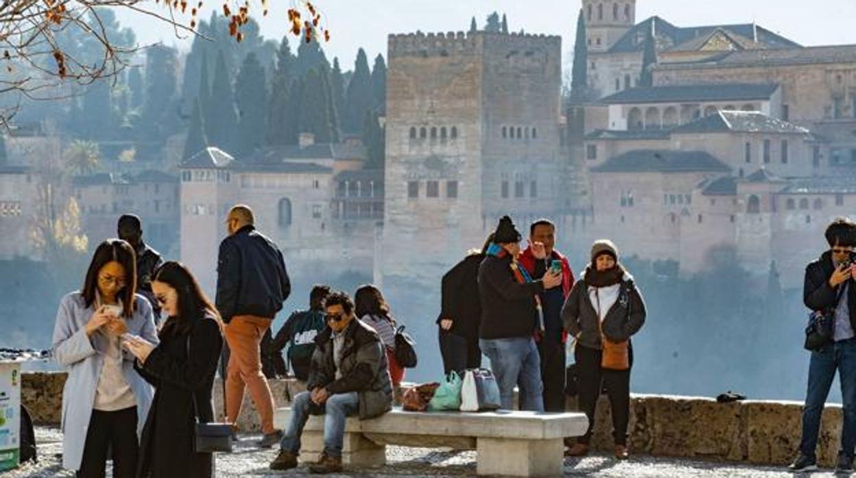 La Alhambra es el segundo monumento más visitado de España.