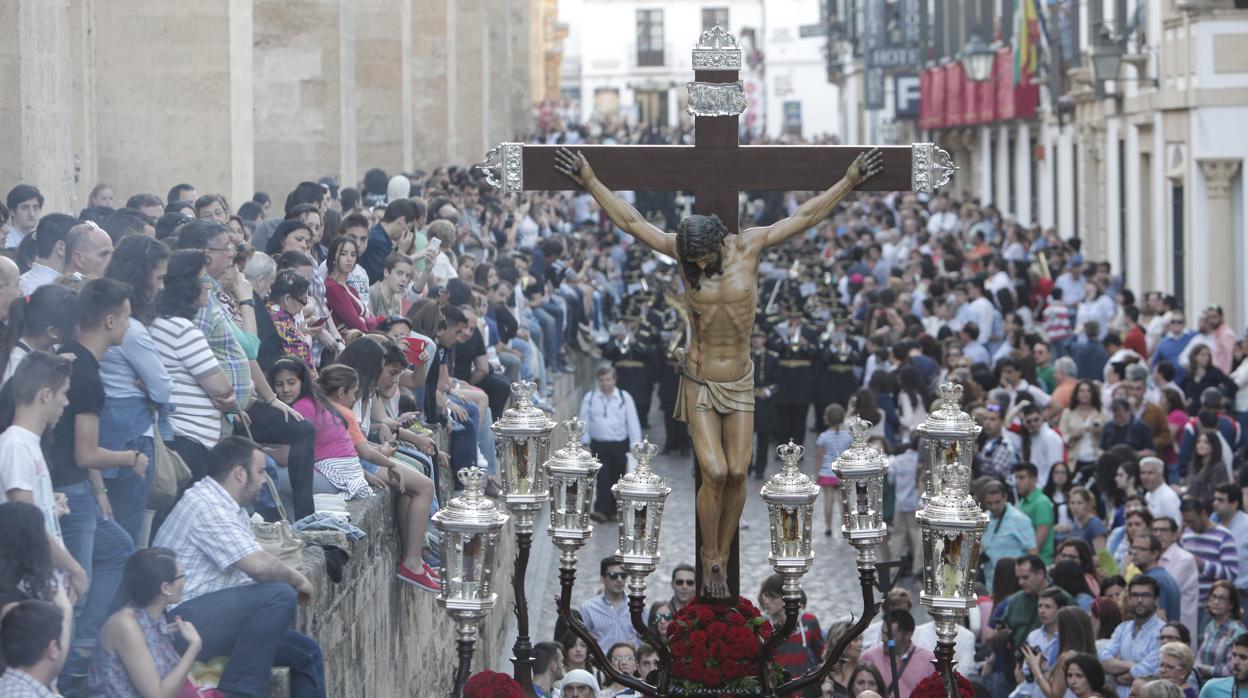 El Cristo de la Clemencia durante su despifle procesional el Viernes Santo