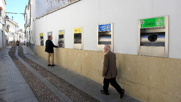 La red de ecopuntos de Sadeco ya tiene diez en el Casco Histórico de Córdoba y se expandirá por los mercados