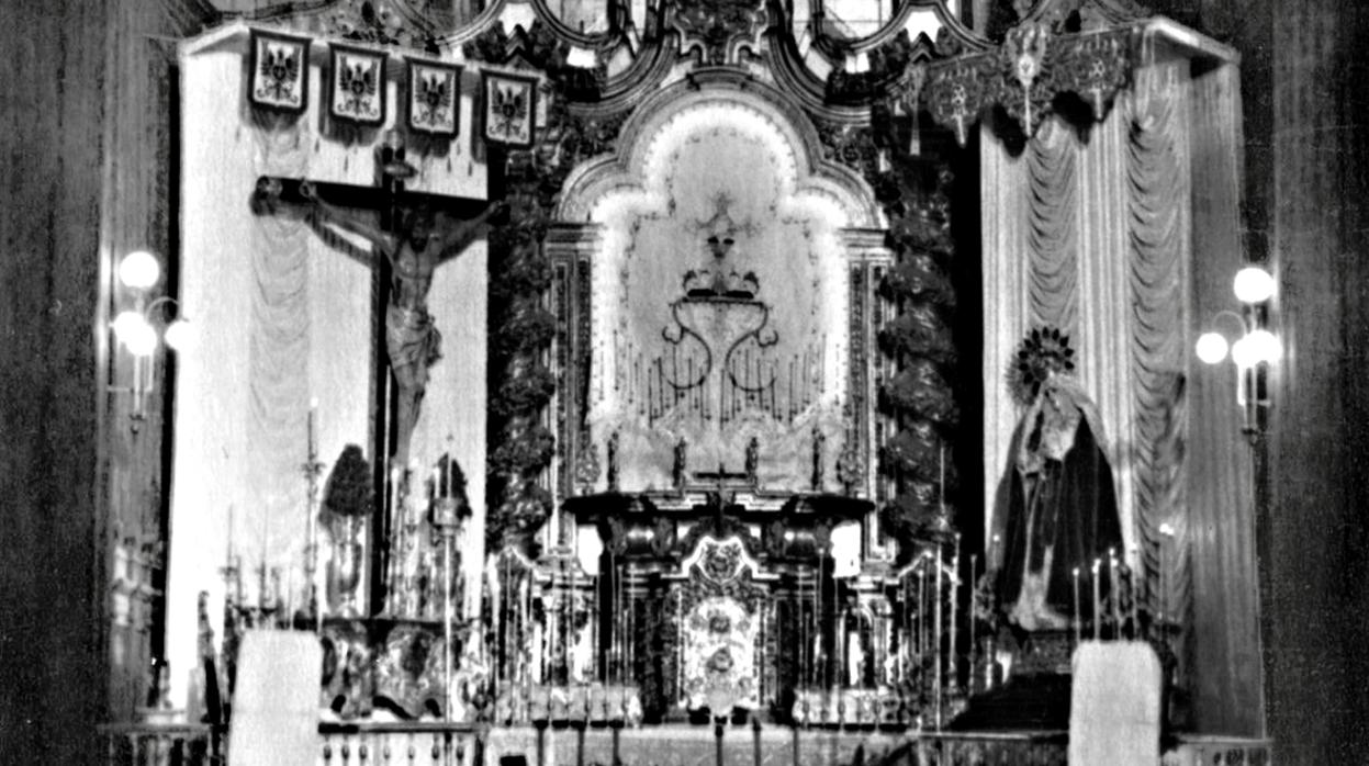 Altar de cultos de la Misericordia en 1950, el primero con Nuestra Señora de las Lágrimas en su Desamparo