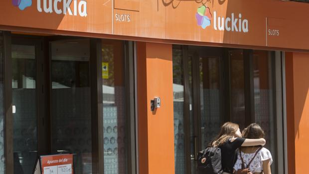 Los salones de juego no podrán estar a menos de 100 metros entre sí y a 150 de colegios e institutos