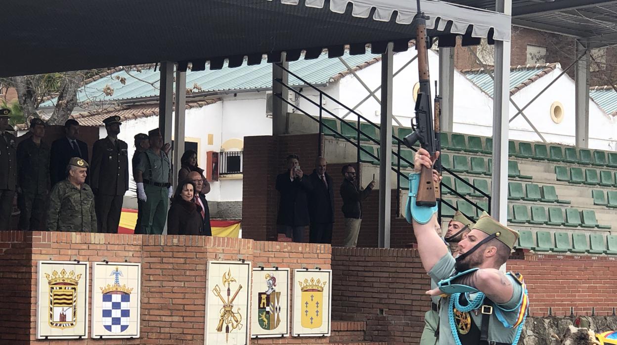 Margarita Robles junto al Jefe del Estado Mayor del Ejército de Tierra en Ronda