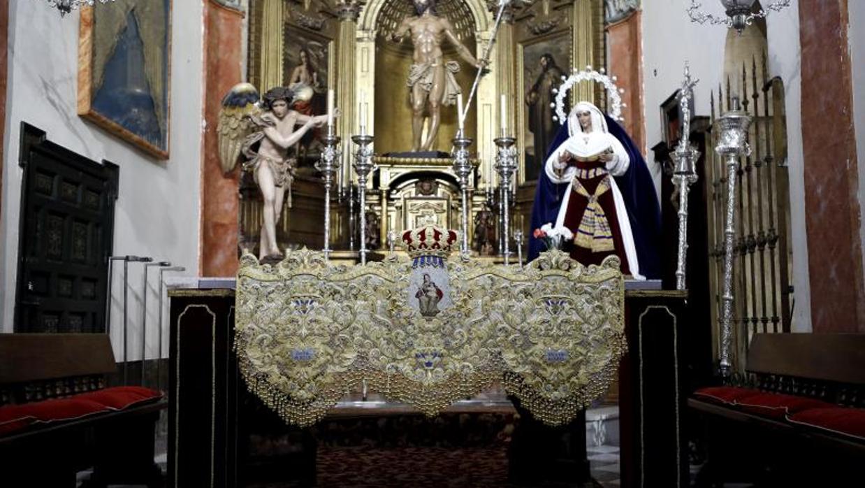 Nueva bambalina trasera de la Virgen de la Alegría