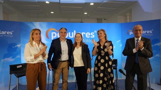 Ninguno de los dirigentes del PP que estuvieron con Ana Pastor en Málaga tiene síntomas del coronavirus