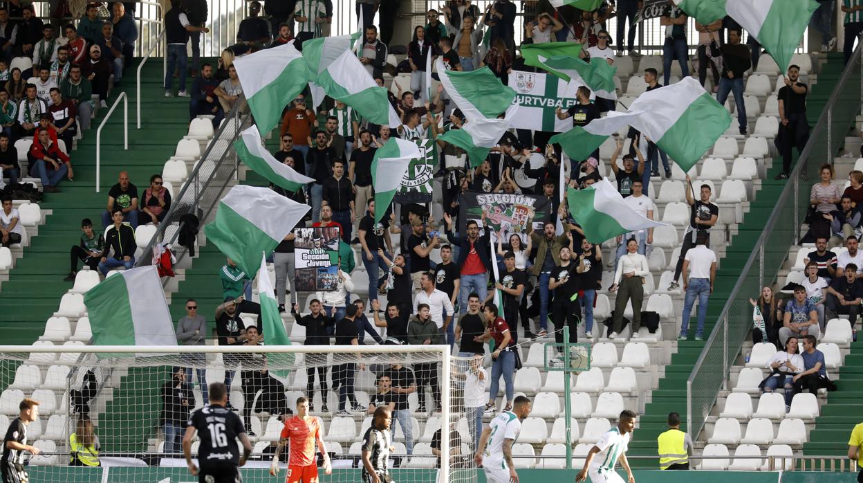 La afición del Córdoba CF, en la grada de El Arcángel