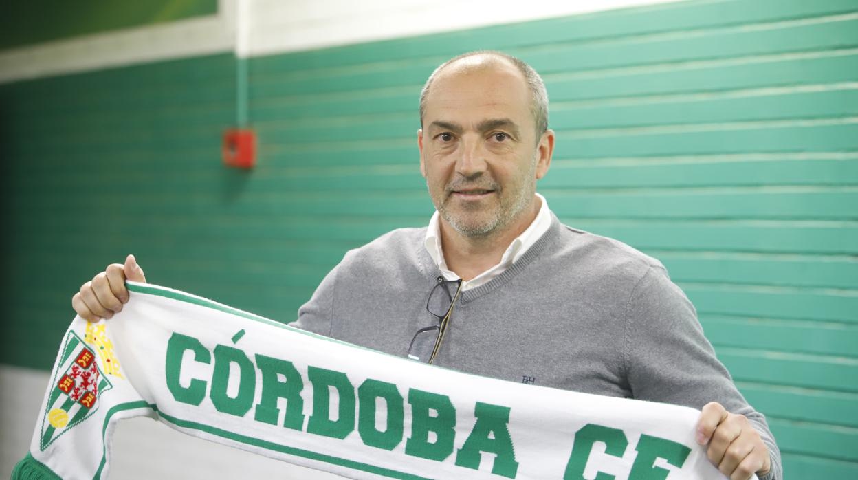 El nuevo entrenador del Córdoba CF, Juan Sabas, en la sala de prensa