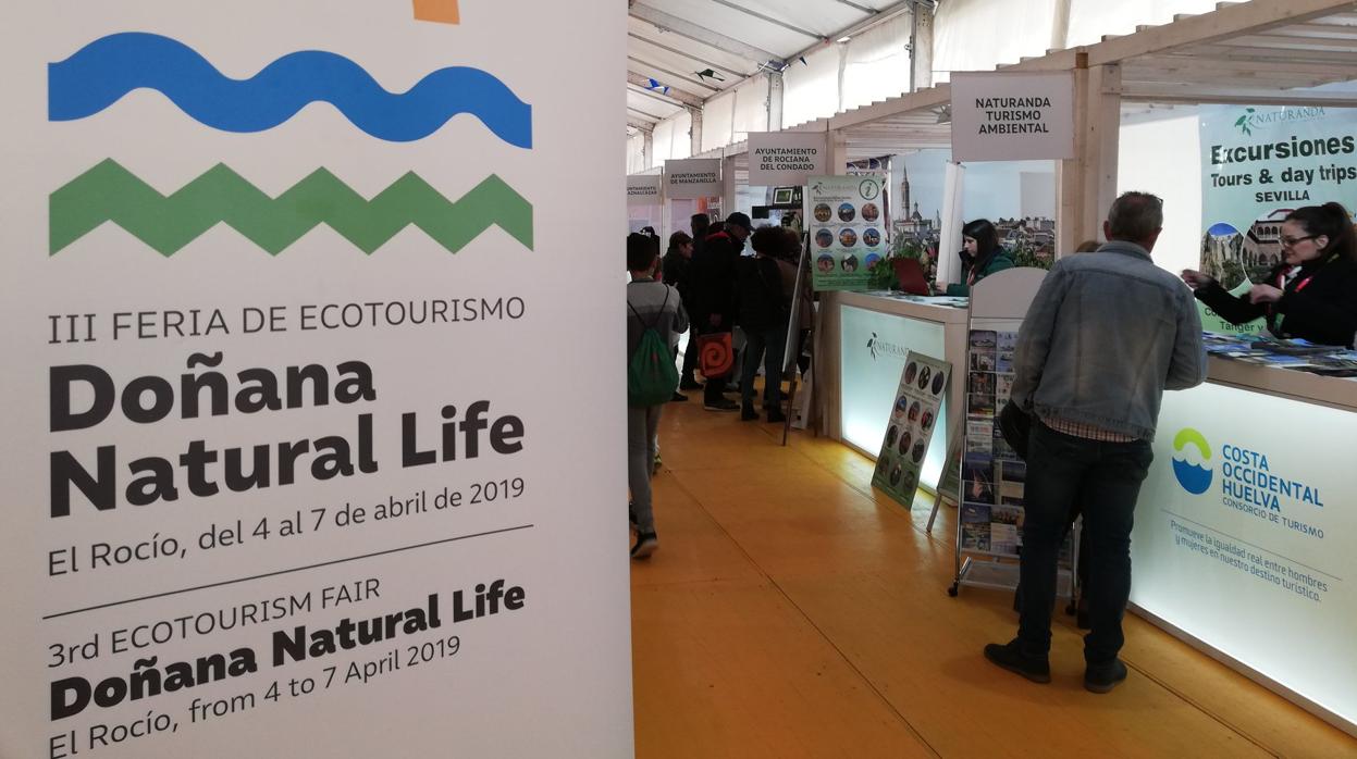 Stands en la edición del pasado año de la Doñana Natural Life