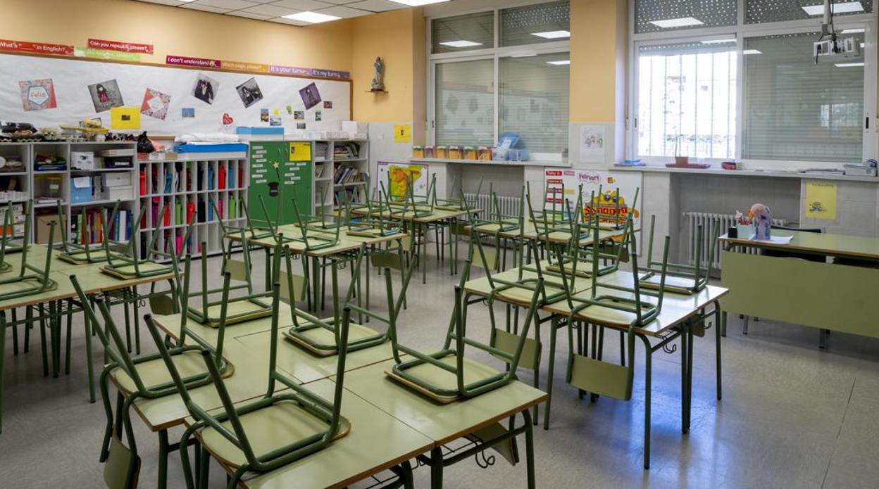 Clase vacía en un colegio de Sevilla