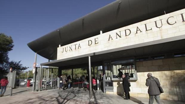 Andalucía tiene un empleado público por cada cuatro asalariados privados