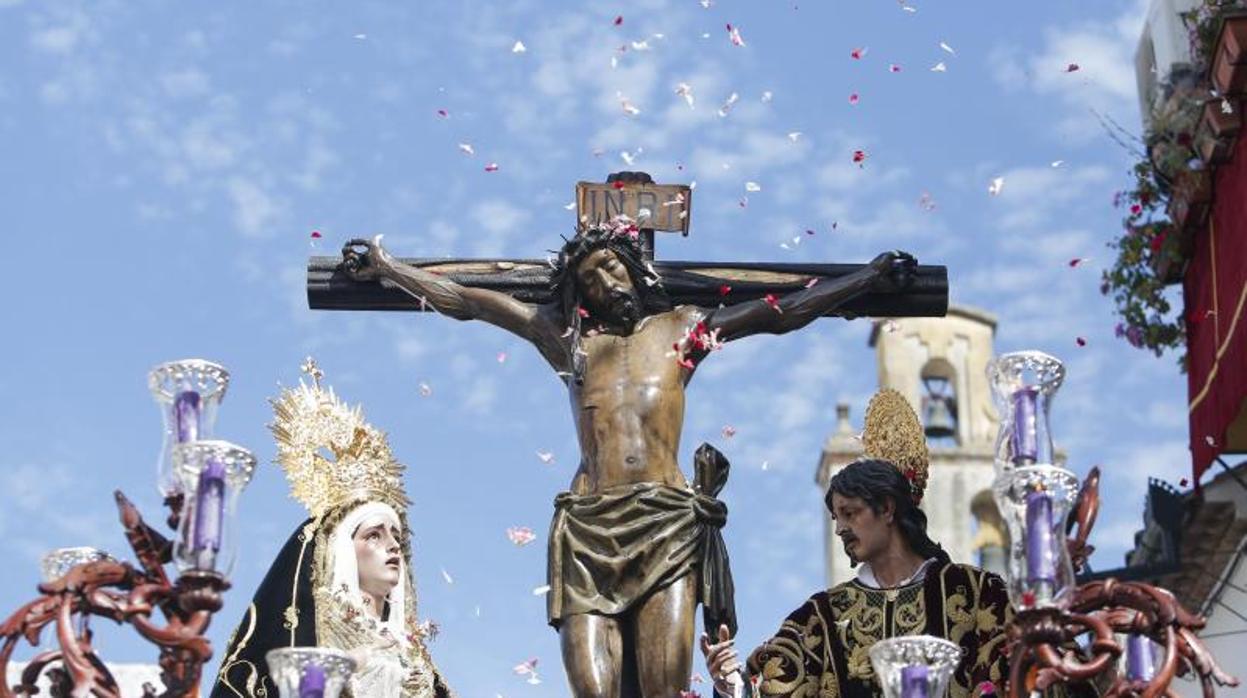 El Cristo de las Penas de Santiago, iniciando su procesión el último Domingo de Ramos