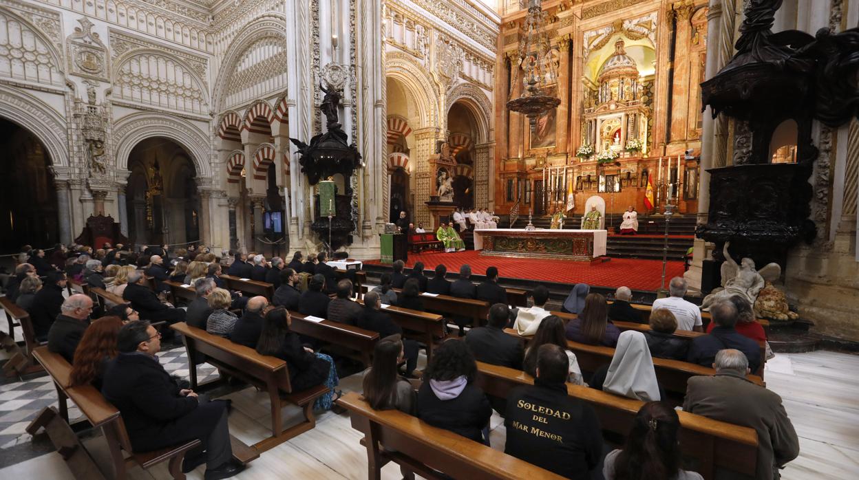 Misa en la Catedral de Córdoba, presidida por el obispo