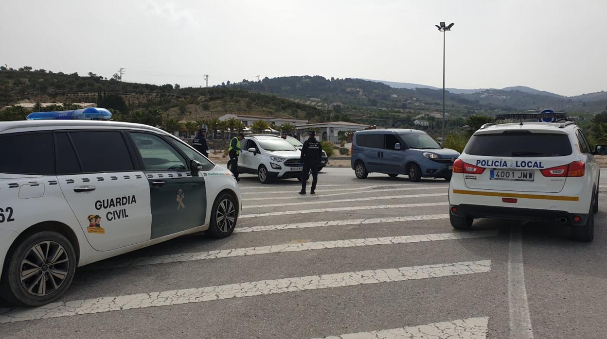 Control de tráfico en uno de los accesos de Jaén